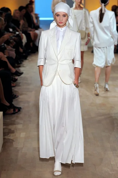 Look 3